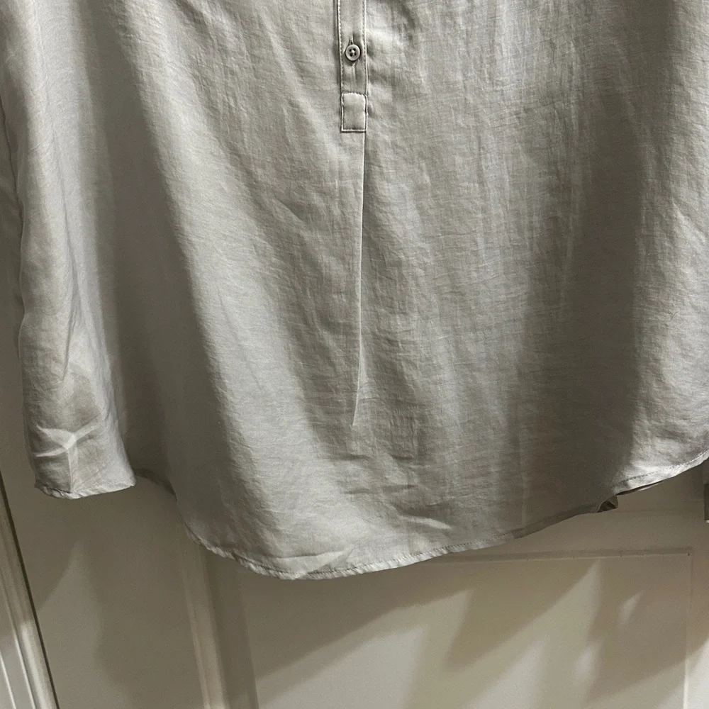 BNWT LOFT Light Gray Long Sleeve Sheer Blouse with Button Detail - Picture 4 of 6